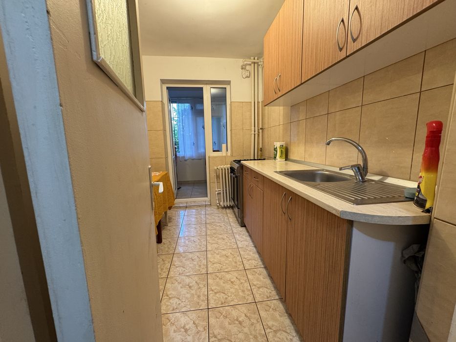 Inchiriez apartament decomandat