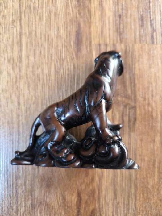 Фигура на тигър азия