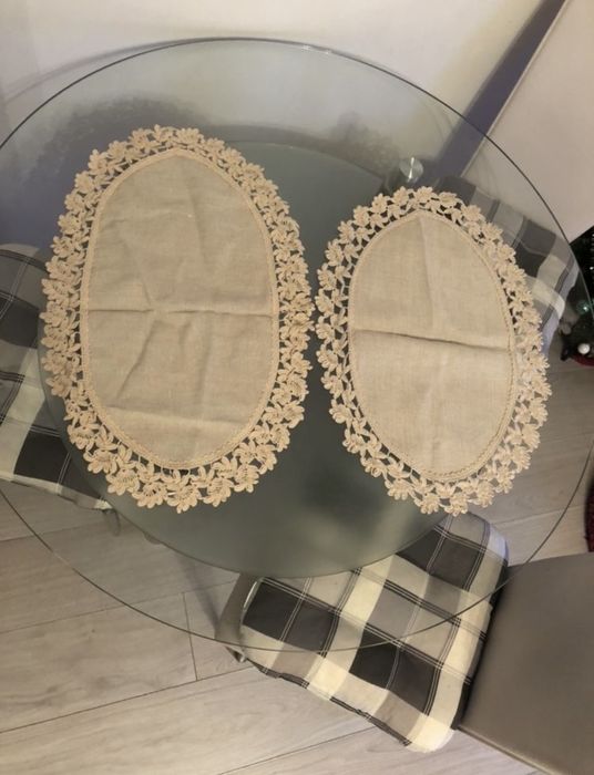 Покривки на една кука,брюкселска дантела.