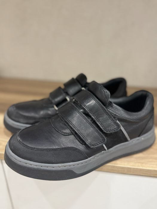 Кожаные кроссовки