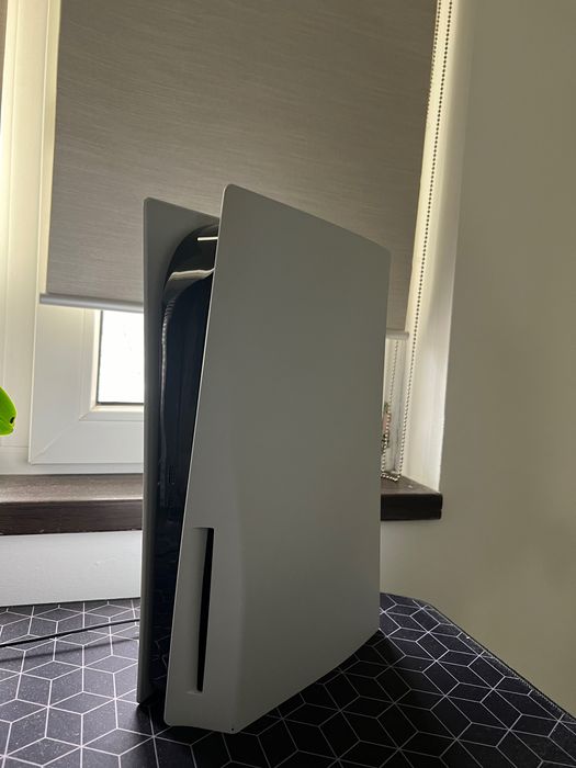 Consolă PlayStation 5 Model CFI-1000 | 825GB SSD | Stare impecabilă