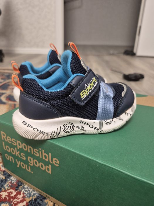 Продам кроссовки на мальчика