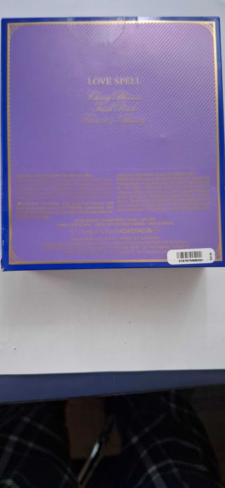 Set Victoria Secret love spell