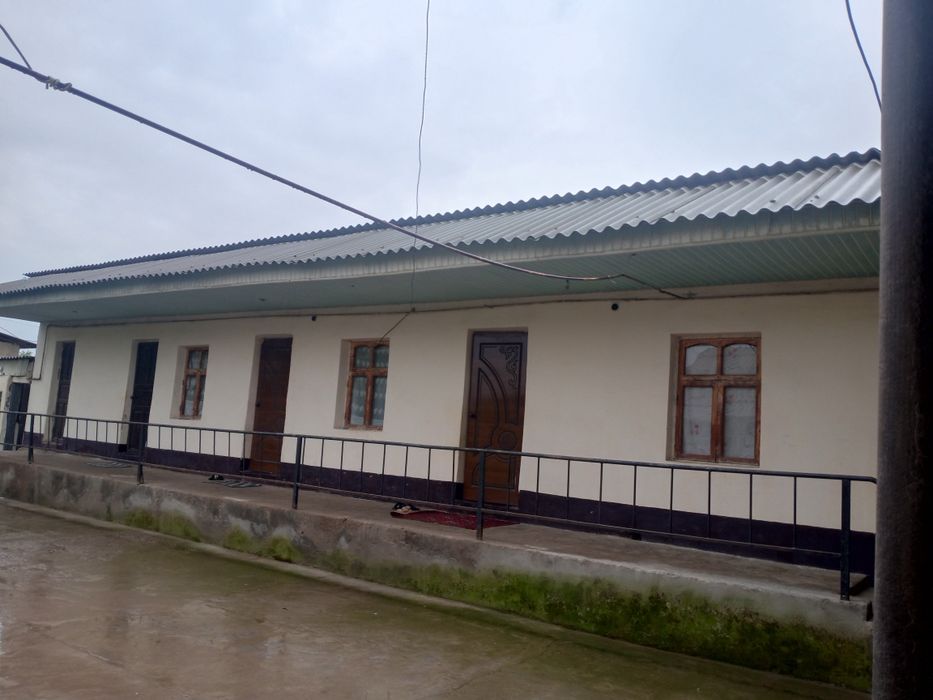 Hovli uy Sotiladi