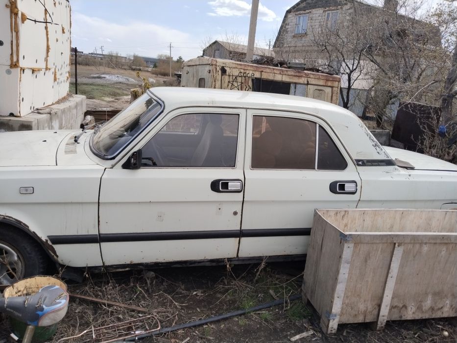 Волга машина  3110