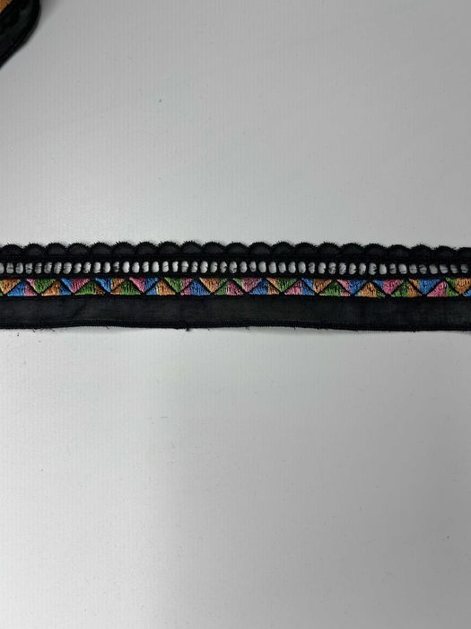 Dantela decorativă neagră cu broderie multicoloră - 8,5 m