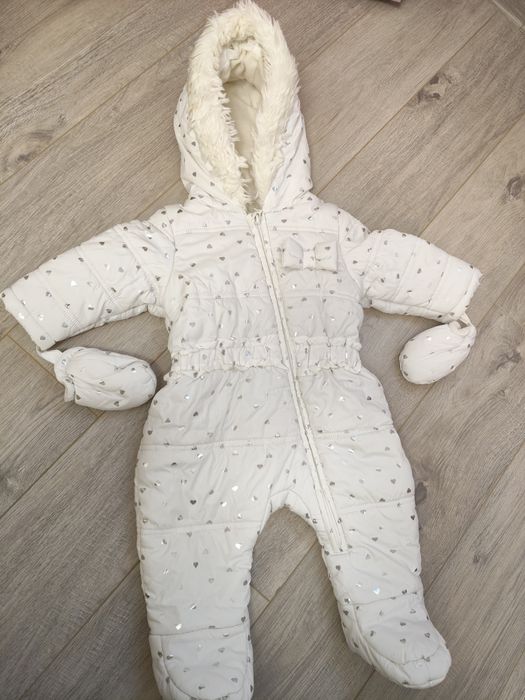 Vând combinezoane bebe