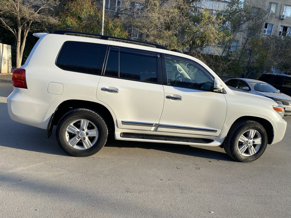 Toyota Land Cruiser 200