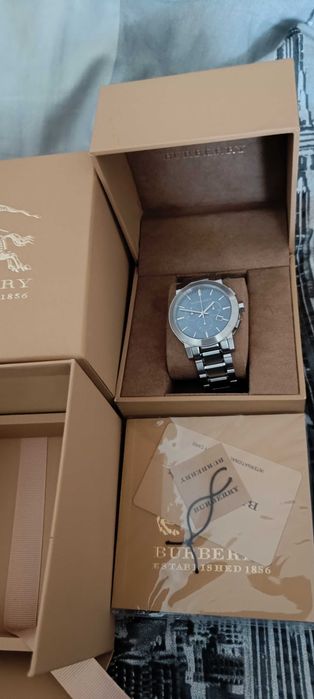 Продавам нов часовник ,, Barberry "