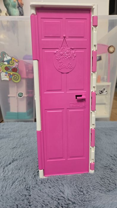 Casa lui Barbie cu accesorii