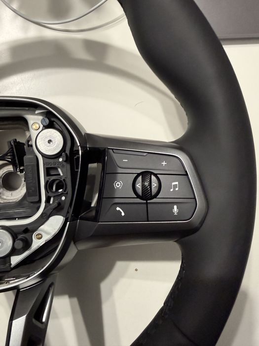 Volan original BMW M Seria 5 G60, Seria 7 G70 si X3 G45  FARA PADELE