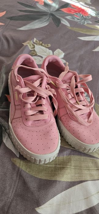 Adidasi puma ,roz ,din piele
