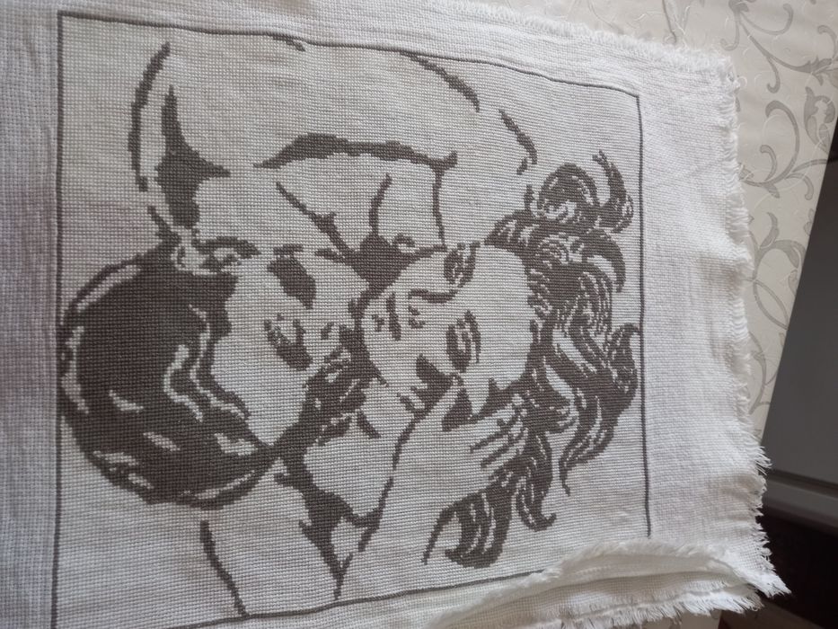 Продам картины вышитые крестом