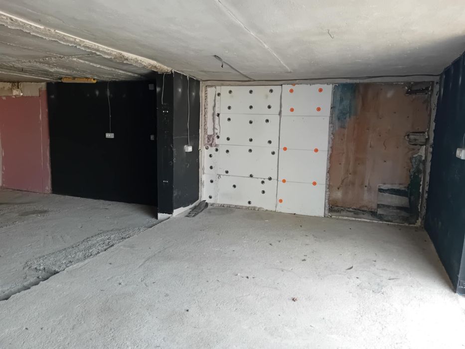 Garaj cu sup.30m2 + curte cu acces auto