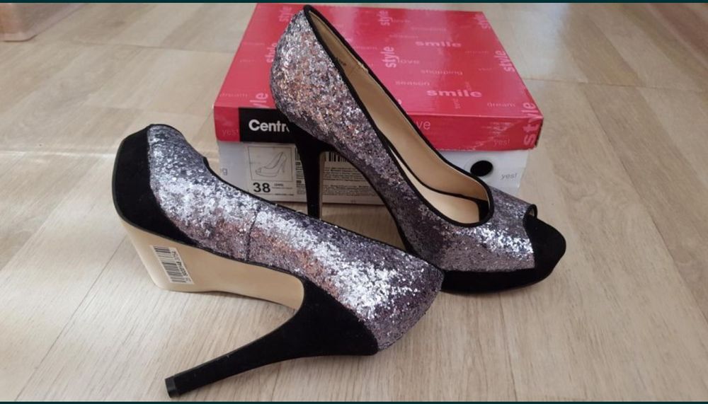 Новые нарядные туфли 37размер.