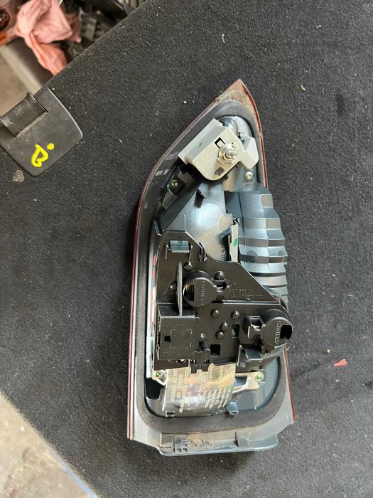 Tripla triple stop lampa stanga dreapta haion hayon portbagaj BMW X1 F48 cod 2710633 2710634