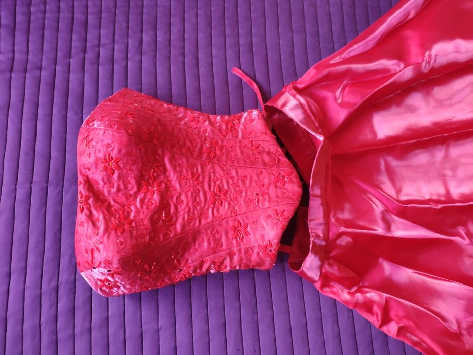 Продавам бална рокля