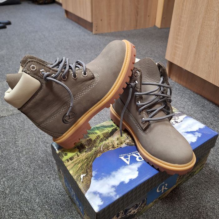 Кожаные фирменные ботинки