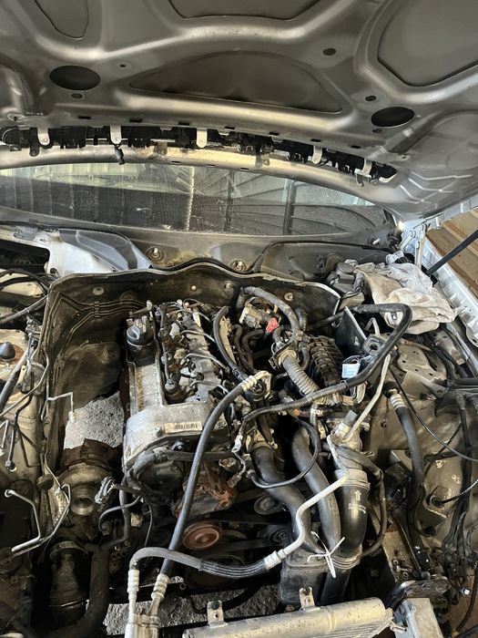 Mercedes e220 с удар всичко налично