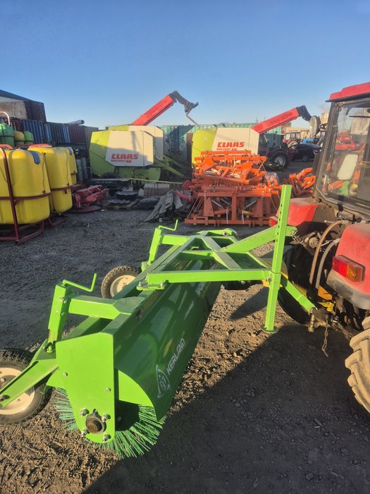 Коммунальная щетка Kerland (Беларусь)