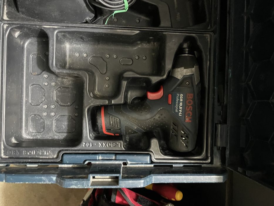 Зарядно и батерии Бош / Bosch 10.8v