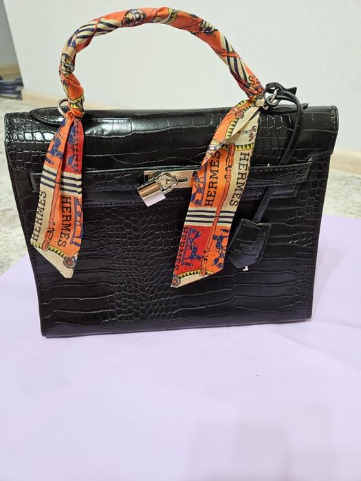 Продается нижнее белье, сумочки
 ОТДАМ