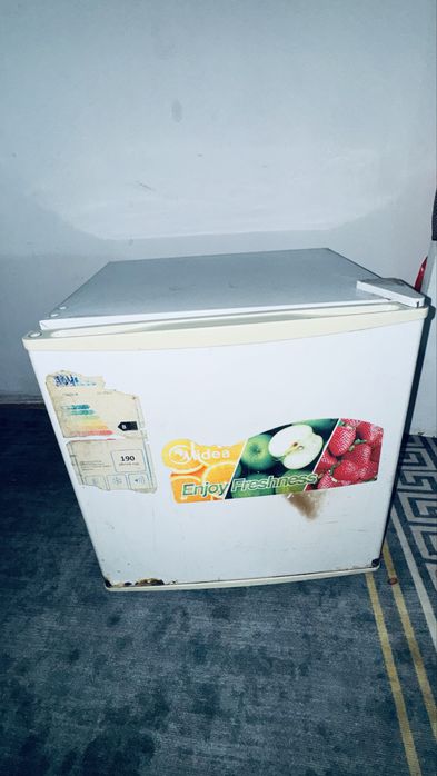 Продам холодильник Midea c морозильником