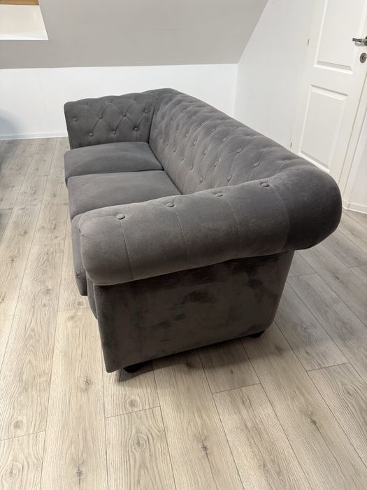Canapea chesterfield