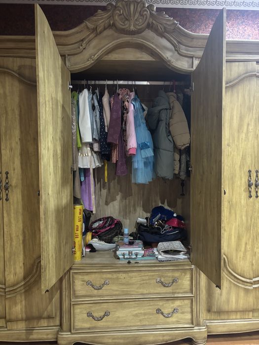 Продам шкаф б/у . В среднем состаянии