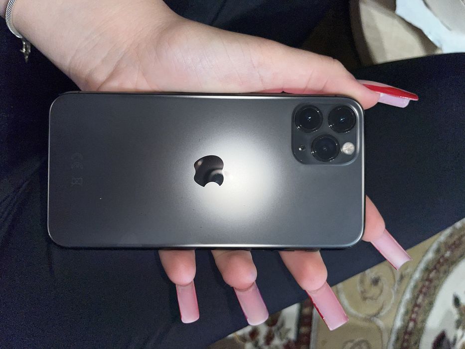 iphone 11 pro, folosit 80% baterie merge foarte bine