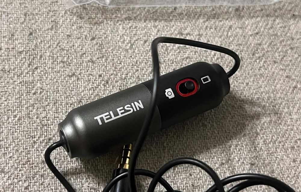 Microfon lavalier TELESIN cu accesorii si husa de transport