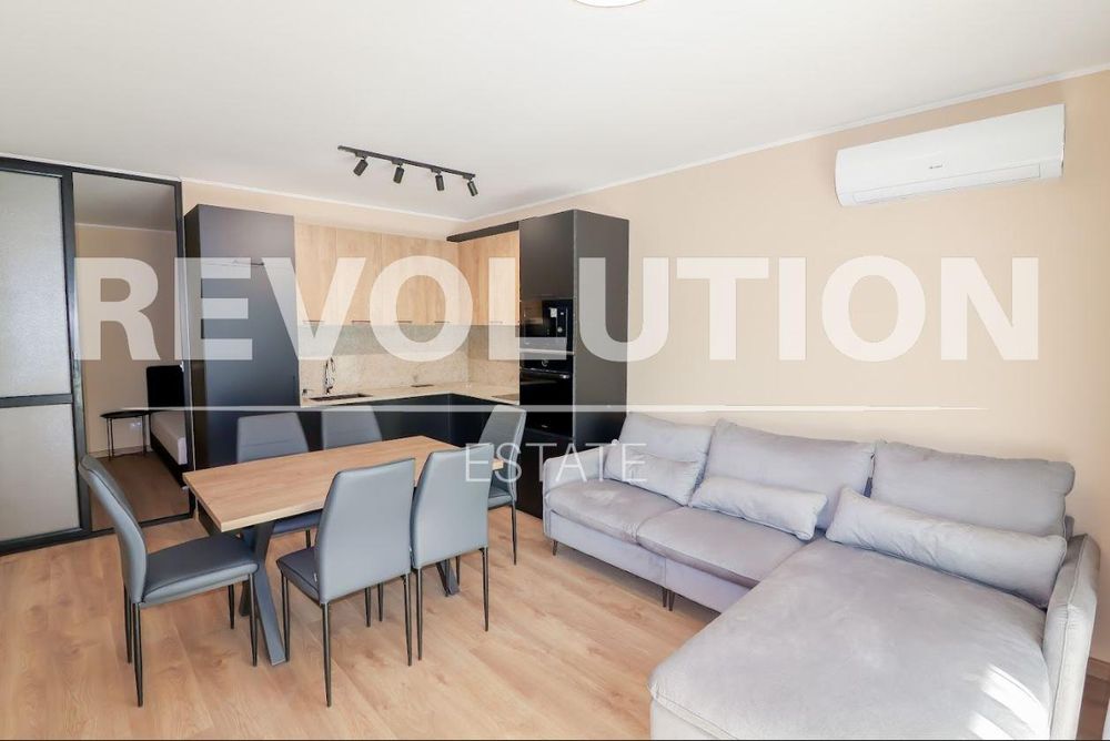 СТИЛЕН ТРИСТАЕН апартамент в района на Бриз/ Паркомясто!