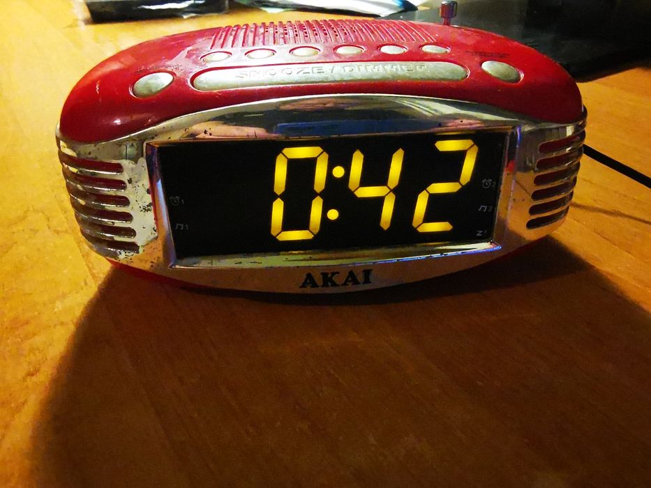 Radio cu ceas AKAI