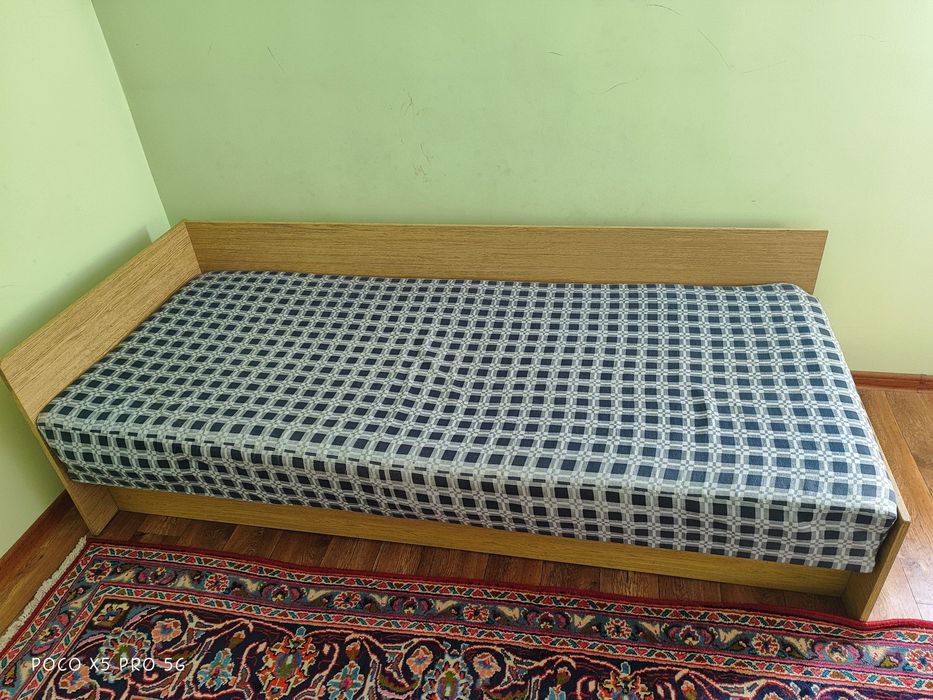 Продам Диван. Есть кладовка.