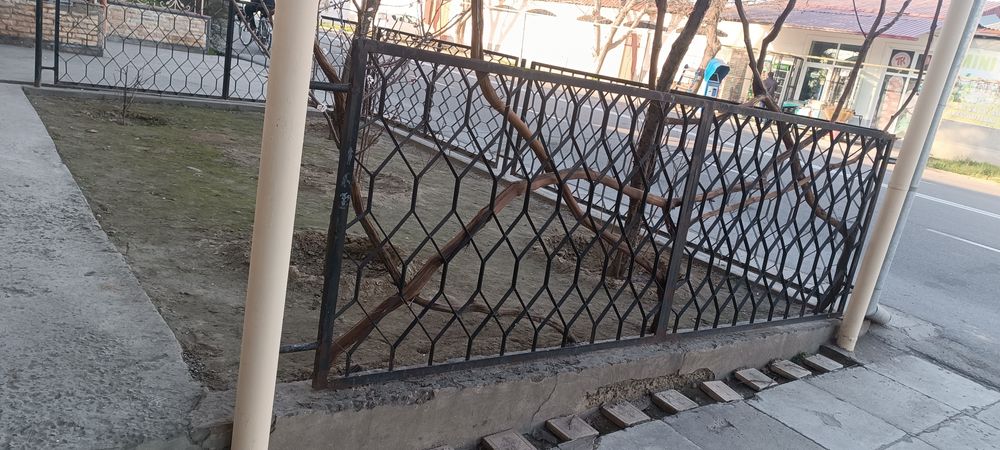 Забор прочный продам всё сразу