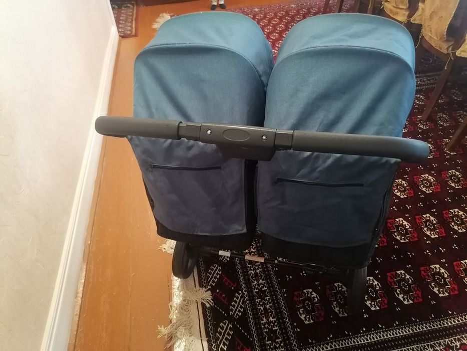 Коляска для близнецов