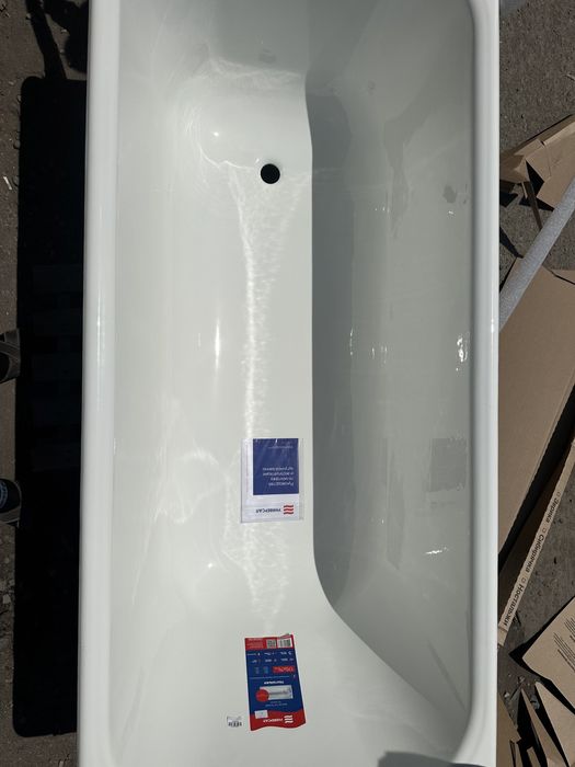 Ванны российского производства сталные и чугунный. Сантехника.