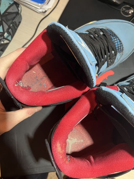 Jordan 4 Travis Scott