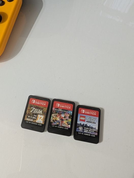 Nintendo Switch V1 + 3 игры + 2 кейса + чехол •