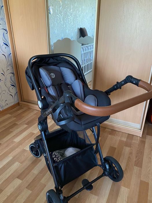 Продам детскую коляску 3 в 1