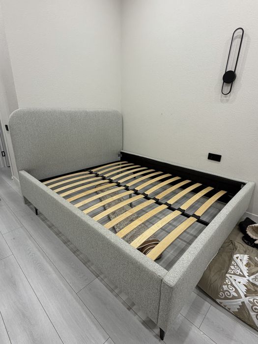 Продам двуспальная кровать с матрасом