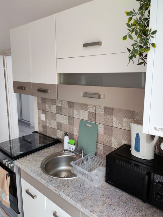 Garsonieră decomandatã complet utilată + 40mp terasă