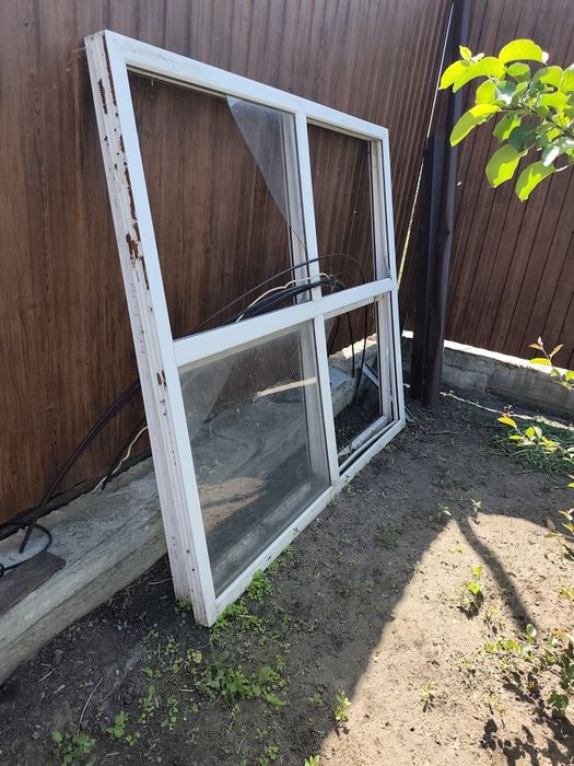 Продам дверь, стеклопакеты без стекл
