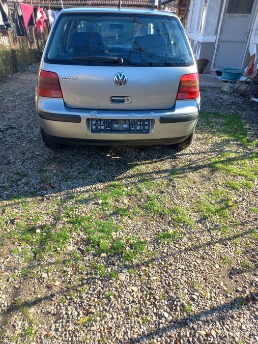 Dezmembrez golf 4