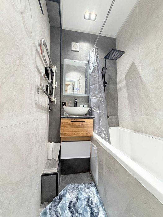 Новза метро, Чилонзор 7кв. 3/3/5 Новый ремонт! uy sotiladi