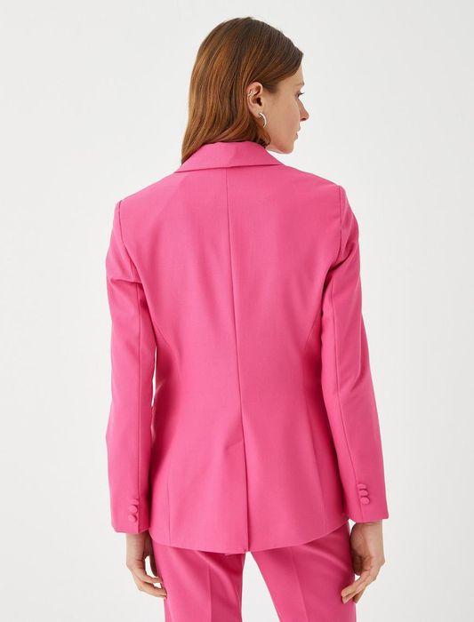 Женский костюм сатылады