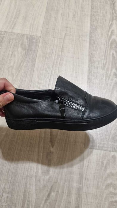Продам детские туфли