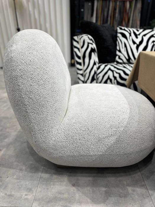 Продается современное кресло в отличном состоянии