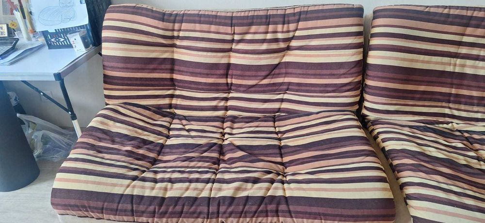 Диван кровать и два кресла-кровати