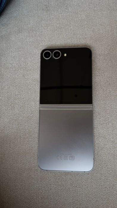 Продам срочно Samsung zFlip6